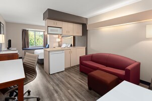 Escritorio, tabla de planchar con plancha y cunas gratuitas 