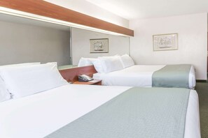 Down duvets, in-room safe, desk, iron/ironing board - Microtel Inn & Suites by Wyndham Marianna (Marianna)