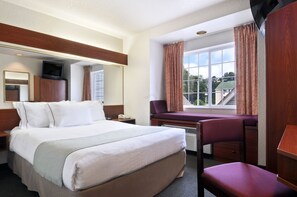 Down duvets, in-room safe, desk, iron/ironing board