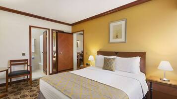 Junior Suite, 1 King Bed, Non Smoking | Minibar, in-room safe, desk, laptop workspace