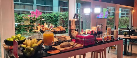 Daily buffet breakfast for a fee