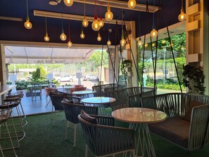 供应早餐，地区菜