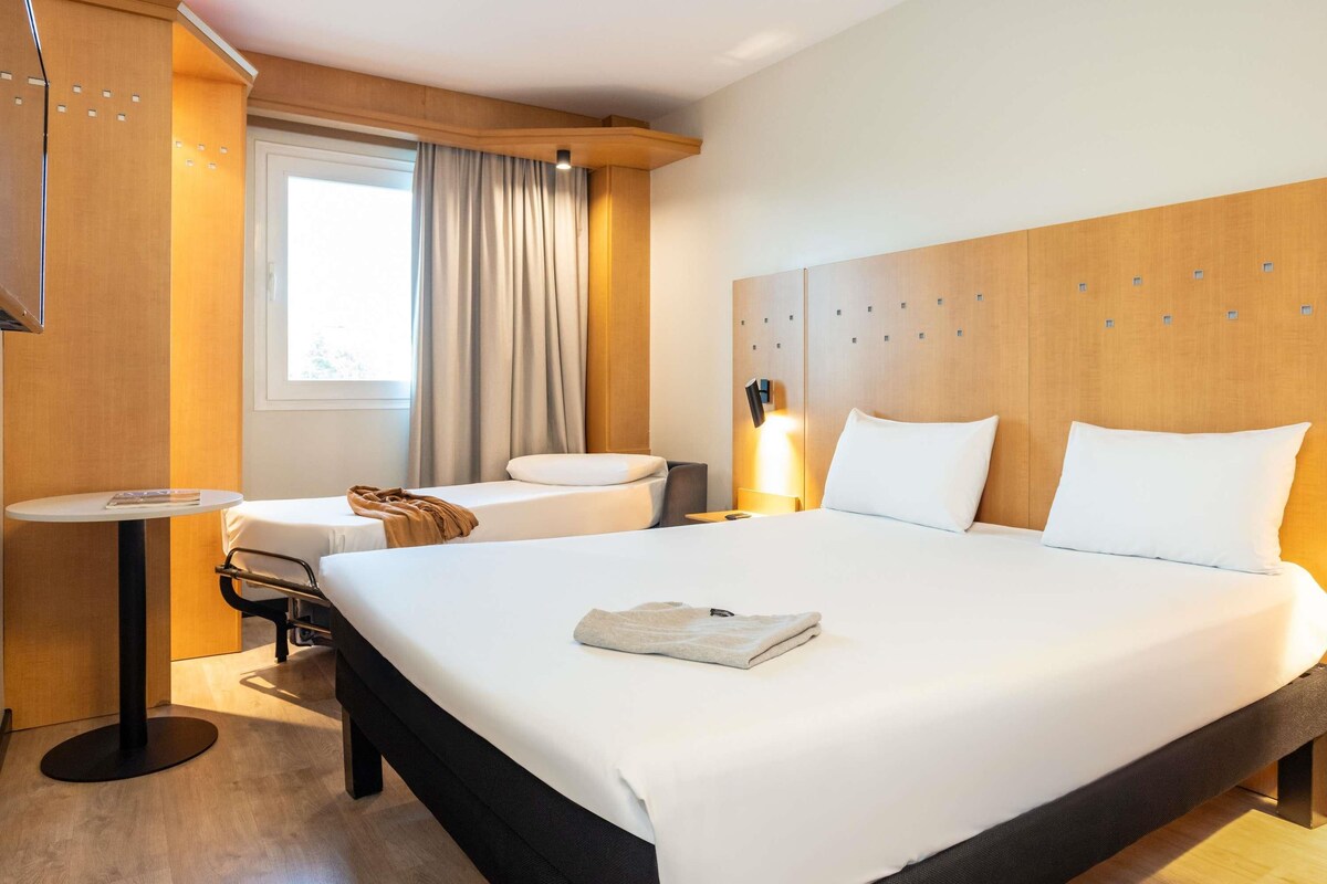 Chambre Double, 1 lit double et 1 canapé-lit