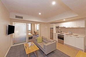 One Bedroom Spa Apartment | 1 bedroom, in-room safe, desk, laptop workspace