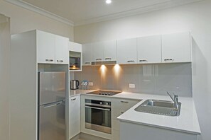 Three Bedroom Apartment | 1 bedroom, in-room safe, desk, laptop workspace