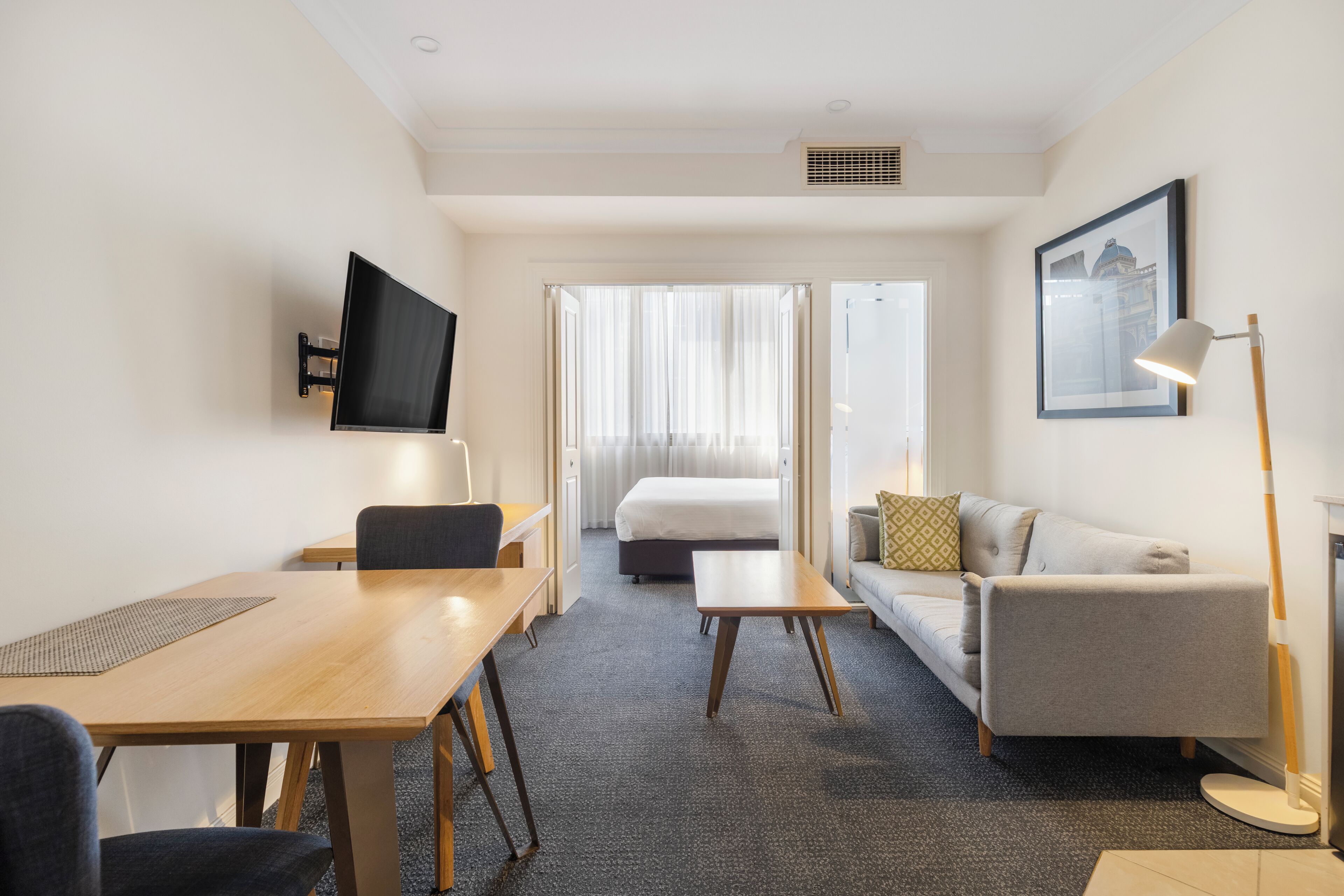 Departamento, 1 habitación | Área de sala de estar | Televisión de 32 pulgadas con canales digitales y Netflix 