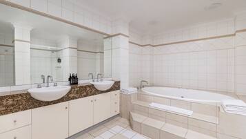 Apartment, 1 Bedroom (Spa Bath) | Bathroom | Free toiletries, hair dryer, towels, soap