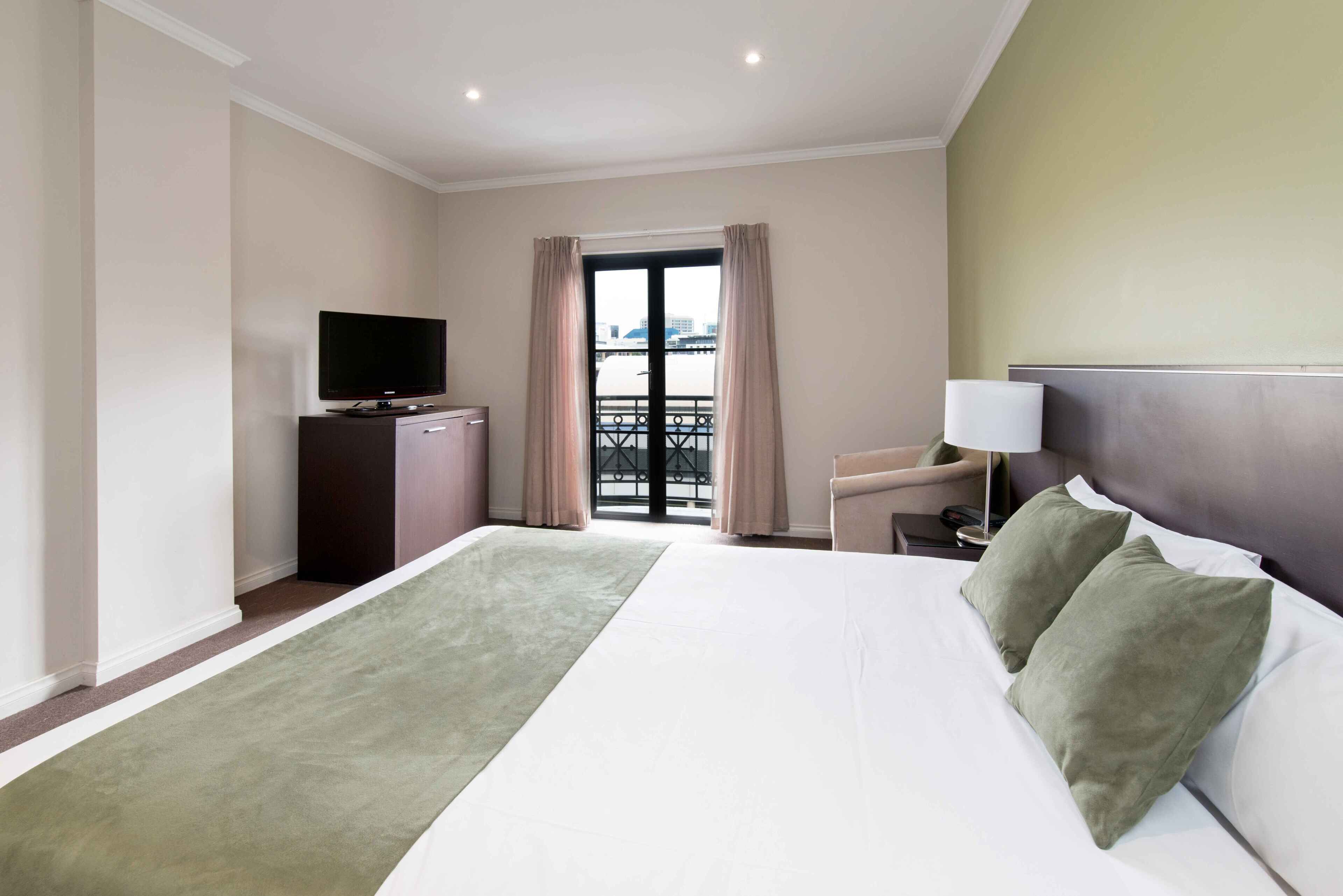 desk, laptop workspace, iron/ironing board, cots/infant beds