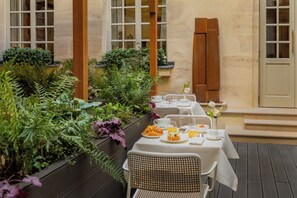 Terrace/patio - Hotel d'Aubusson (Paris)