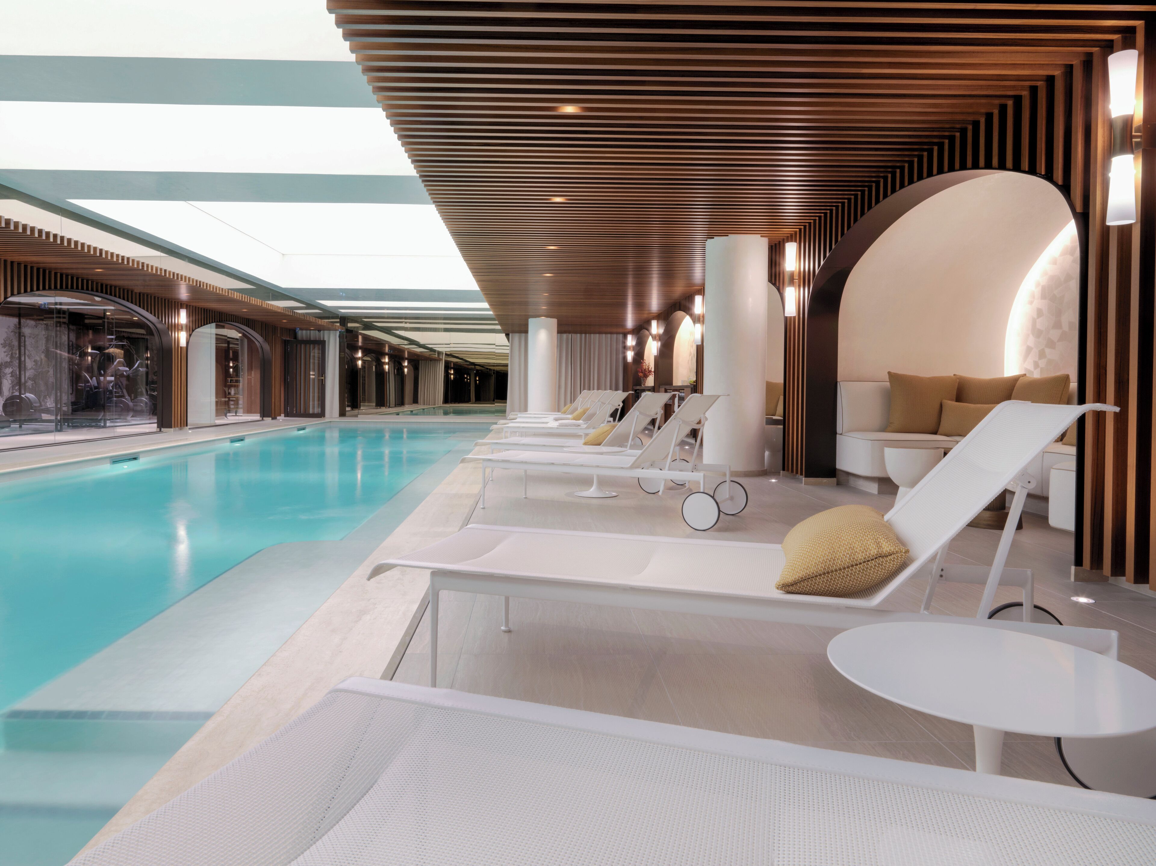 Kroppsbehandlinger, ansiktsbehandlinger, manikyr og pedikyr og massasje