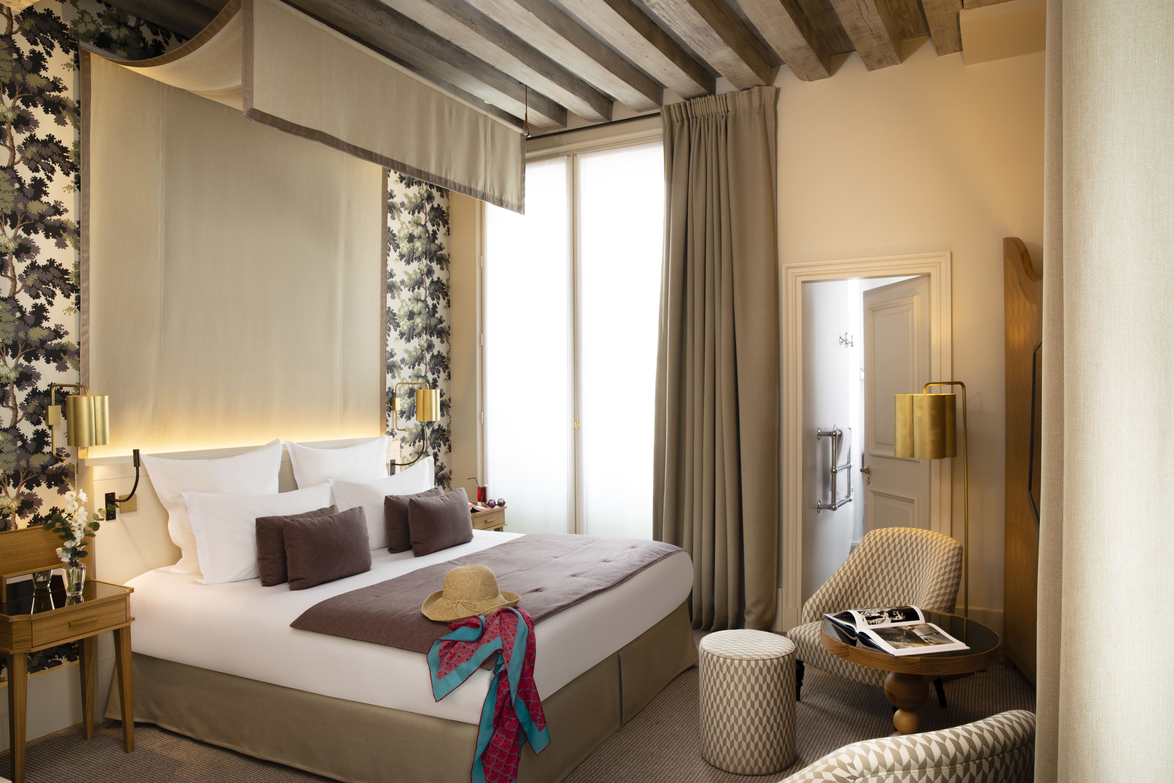 deluxe double room | hypo-allergenic bedding, minibar, in-room safe, desk