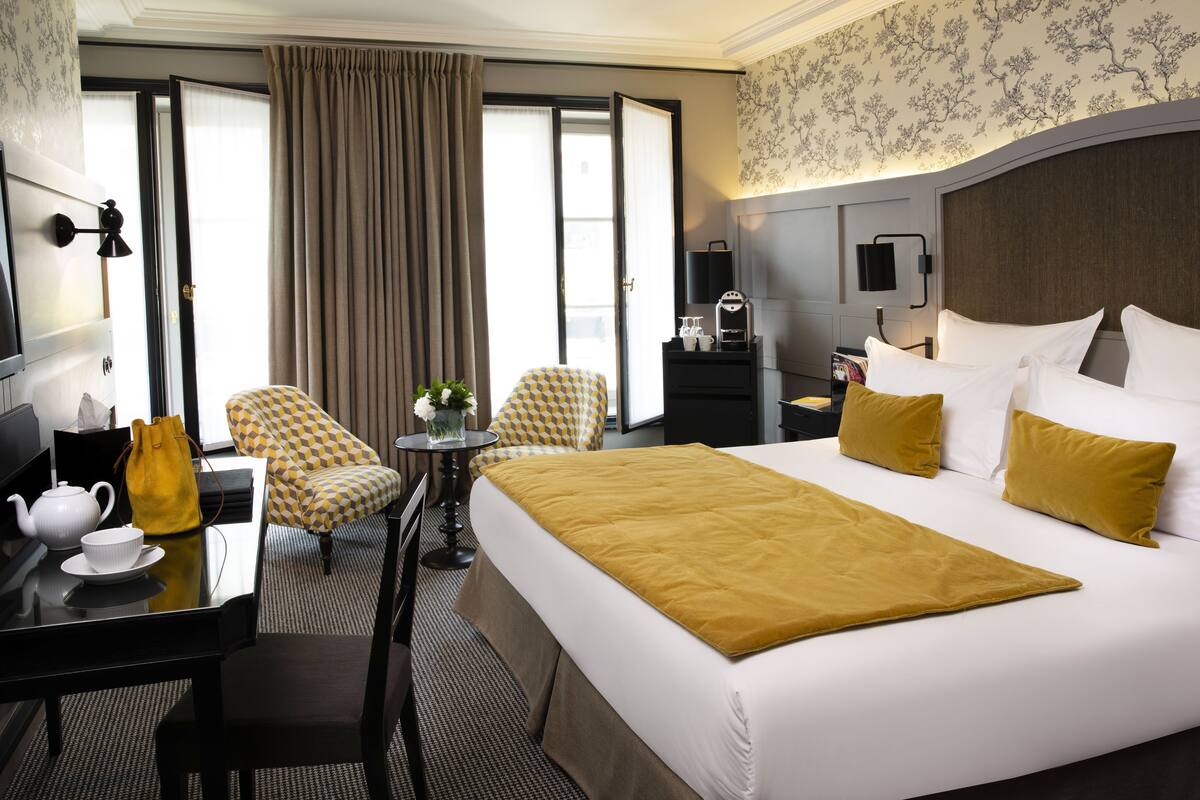 superior double room | hypo-allergenic bedding, minibar, in-room safe, desk