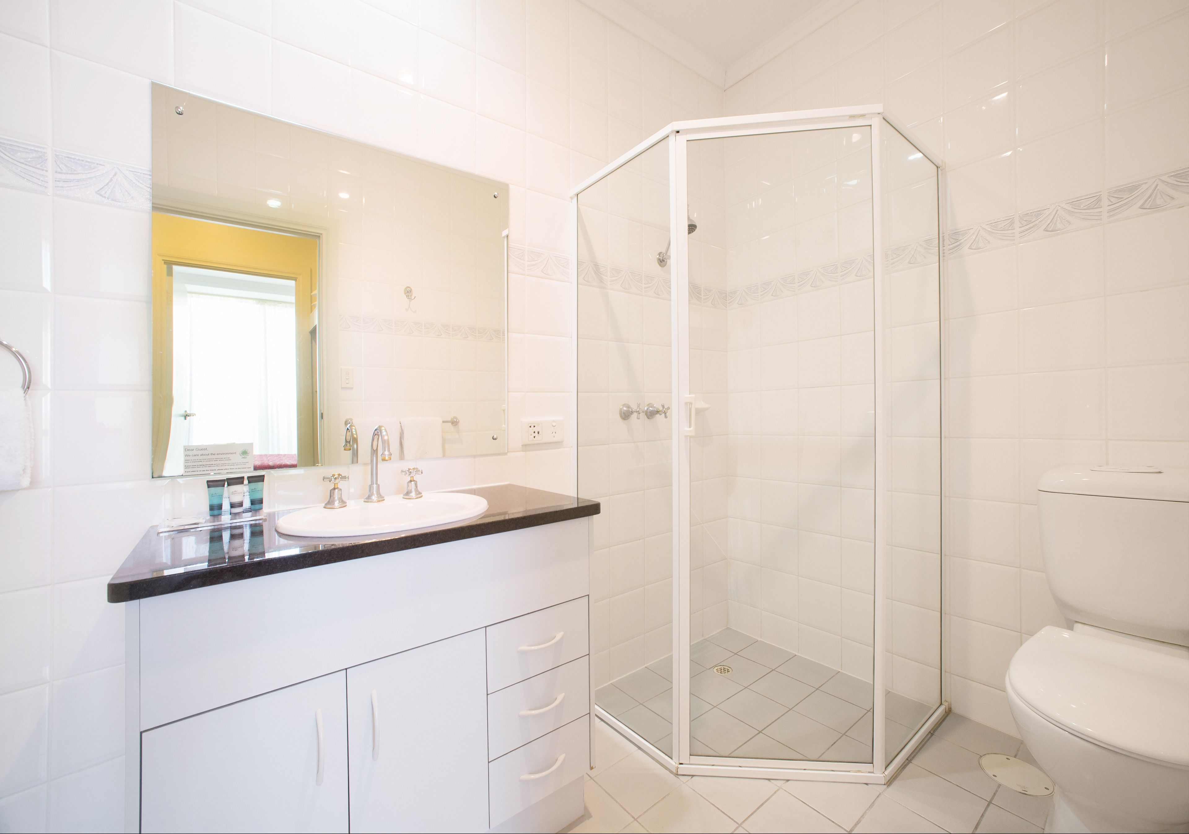 Apartment, 3 Bedrooms (2 Queen Beds and 1 Single Bed) | Bathroom | Designer toiletries, hair dryer, towels, toilet paper