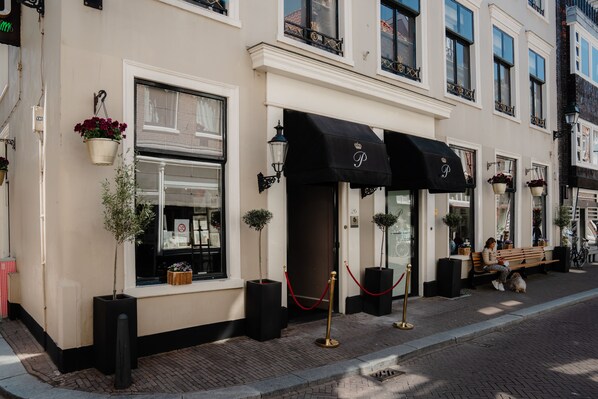 Front of property - Paleis Hotel (The Hague)