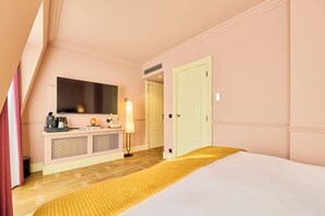 Deluxe Double Room | Egyptian cotton sheets, premium bedding, pillowtop beds, in-room safe
