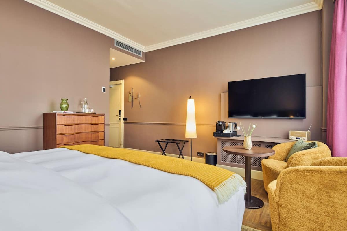 1 bedroom, egyptian cotton sheets, premium bedding, pillow-top beds