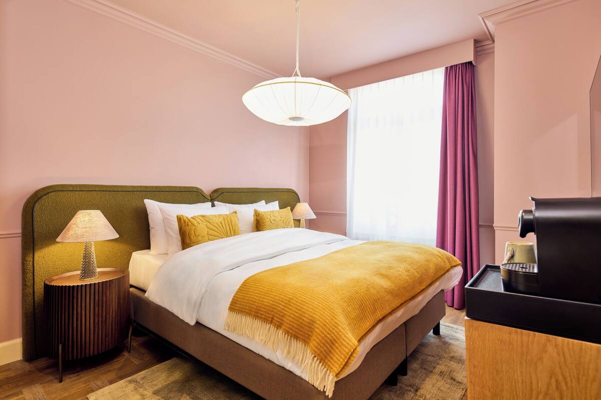Tiny Room | Egyptian cotton sheets, premium bedding, memory foam beds, in-room safe