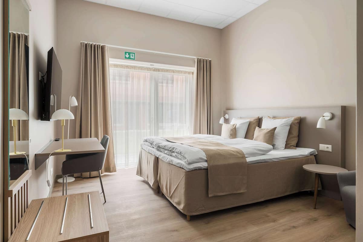 1 bedroom, desk, laptop workspace, blackout curtains