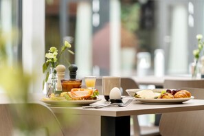 Buffet déjeuner servi tous les jours en supplément