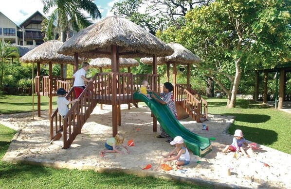Área de juegos infantiles al aire libre