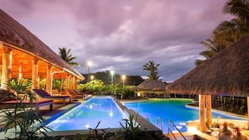 Poolside bar