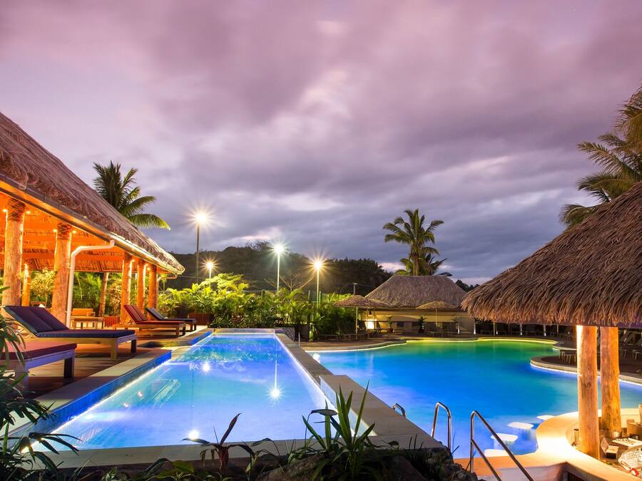Poolside bar