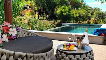 Chambre, 1 trÚs grand lit et 1 canapé-lit (Plantation Bure) | Literie hypoallergénique, minibar, coffres-forts dans les chambres