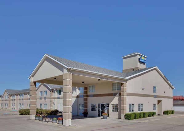 Exterior - Days Inn by Wyndham Mesquite Rodeo TX (Mesquite)