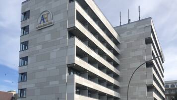 Vista frontal de la propiedad