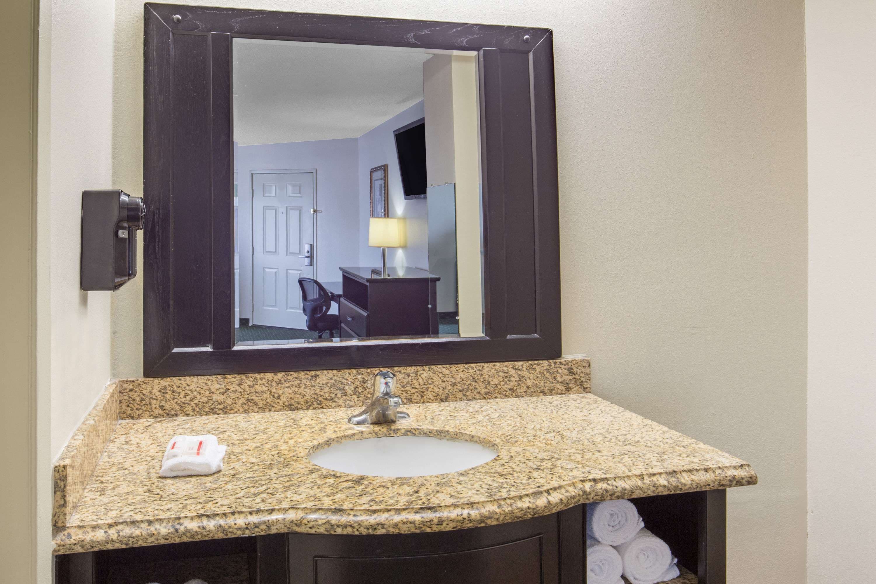 free toiletries, towels