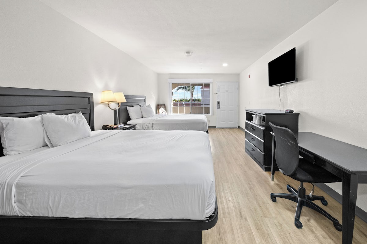 Room, 2 Queen Beds, Non Smoking | Bathroom | Free toiletries, towels