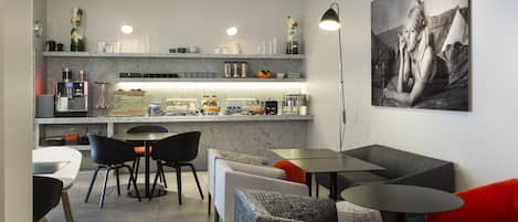 Dagelijks ontbijtbuffet (EUR 14 per persoon)