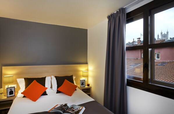 Deluxe Apartment, 1 Bedroom (with Air Conditioning) | 1 bedroom, in-room safe, desk, blackout drapes