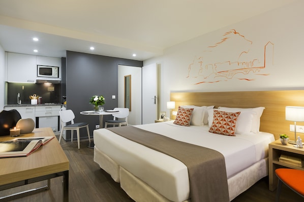 In-room safe, desk, blackout curtains, soundproofing - Citadines Presqu'île Lyon (Lyon)