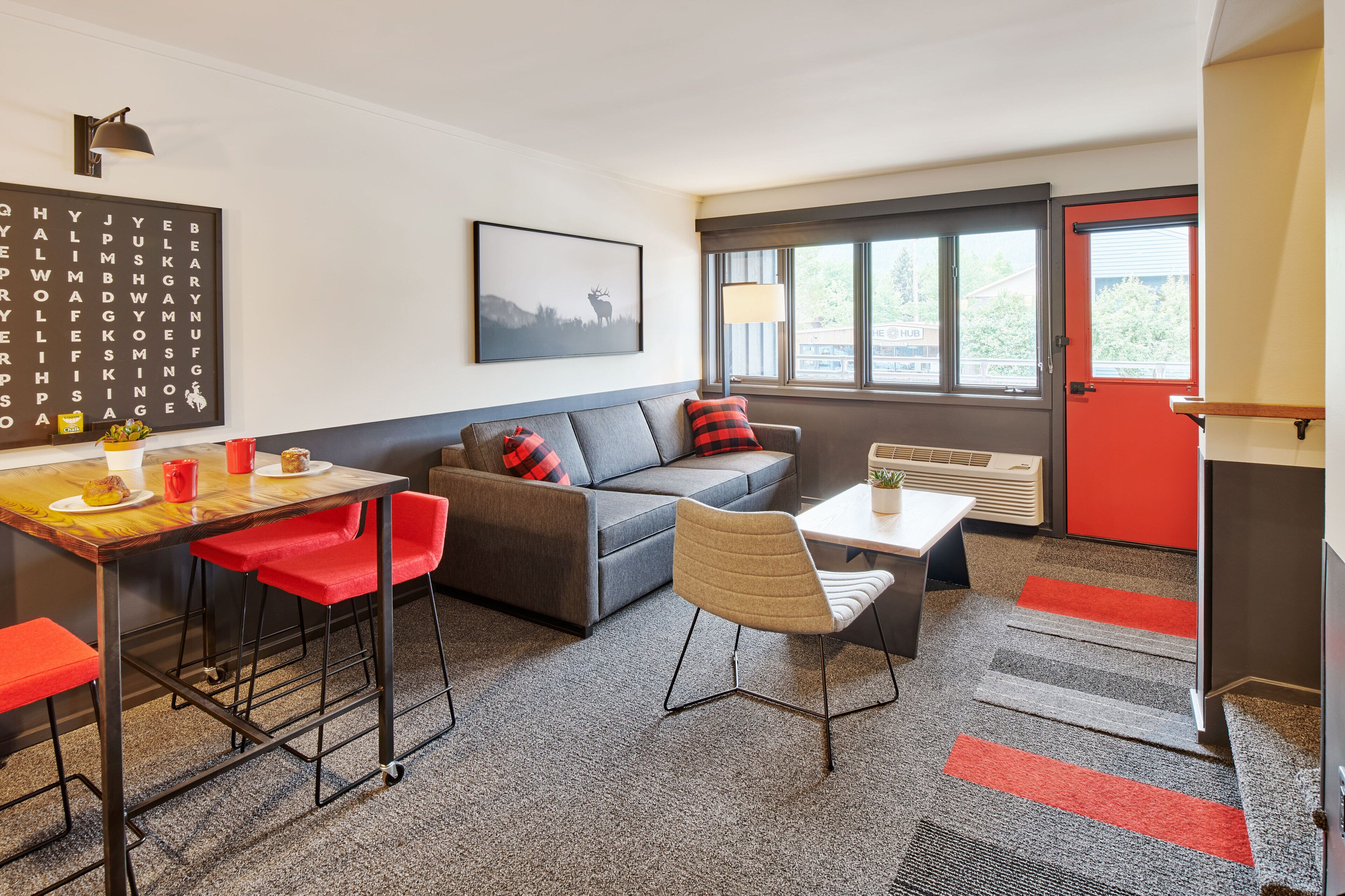 Suite, 2 Schlafzimmer, Küche | Wohnbereich | 34-Zoll-LCD-Fernseher mit Kabelempfang, Fernseher