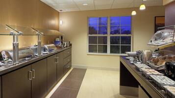 Ilmainen päivittäinen buffetaamiainen