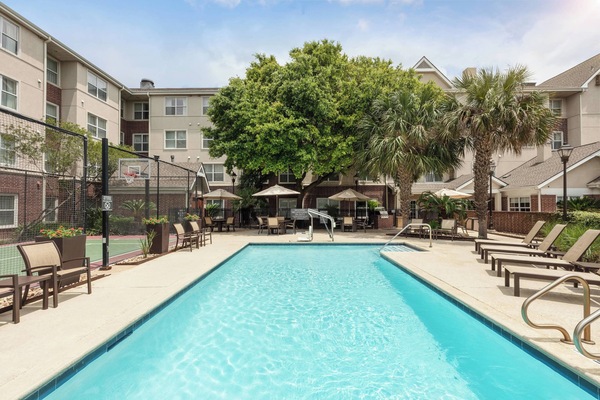 Outdoor pool, pool umbrellas, sun loungers