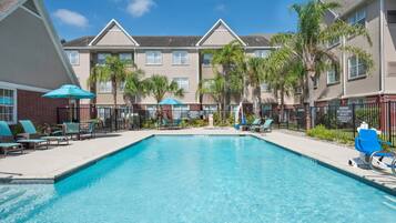 Açık yüzme havuzu