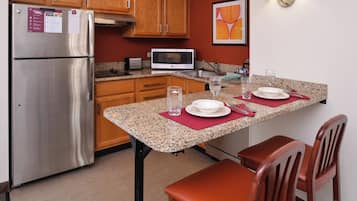 Full-size fridge, microwave, stovetop, dishwasher