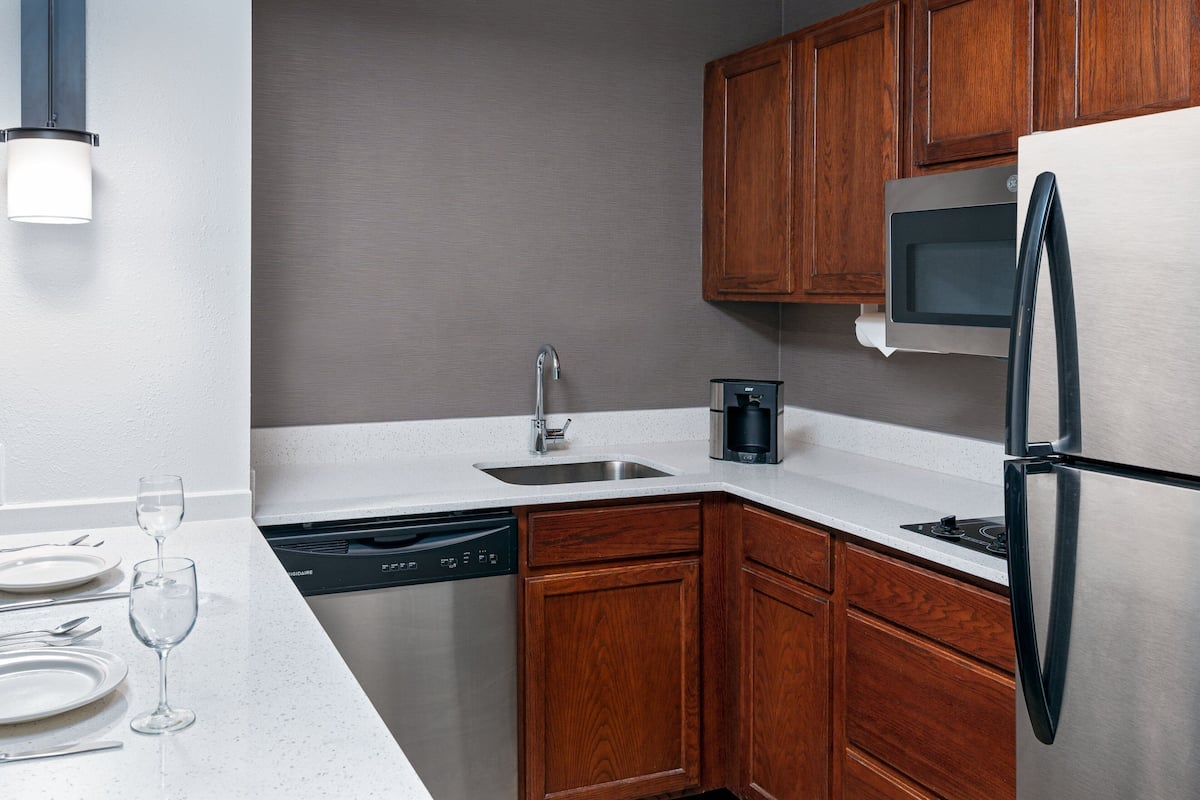 fridge, microwave, stovetop, dishwasher