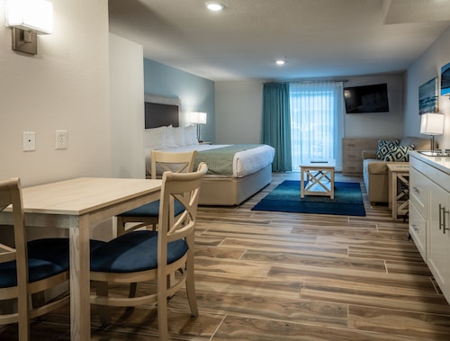 Palmera Inn and Suites
