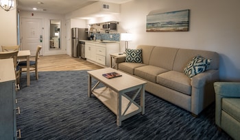 Loft (Caifornia King - Not Pet Friendly) | In-room safe, iron/ironing board, WiFi, bed sheets at Palmera Inn and Suites