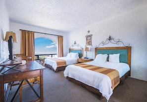 Down comforters, soundproofing, iron/ironing board, bed sheets - Real del Mar Hotel & Golf Resort (Tijuana)