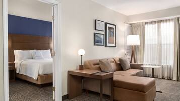 1 chambre, surmatelas, bureau, fer et planche à repasser