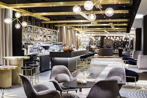 Bar (trong khuôn viên)