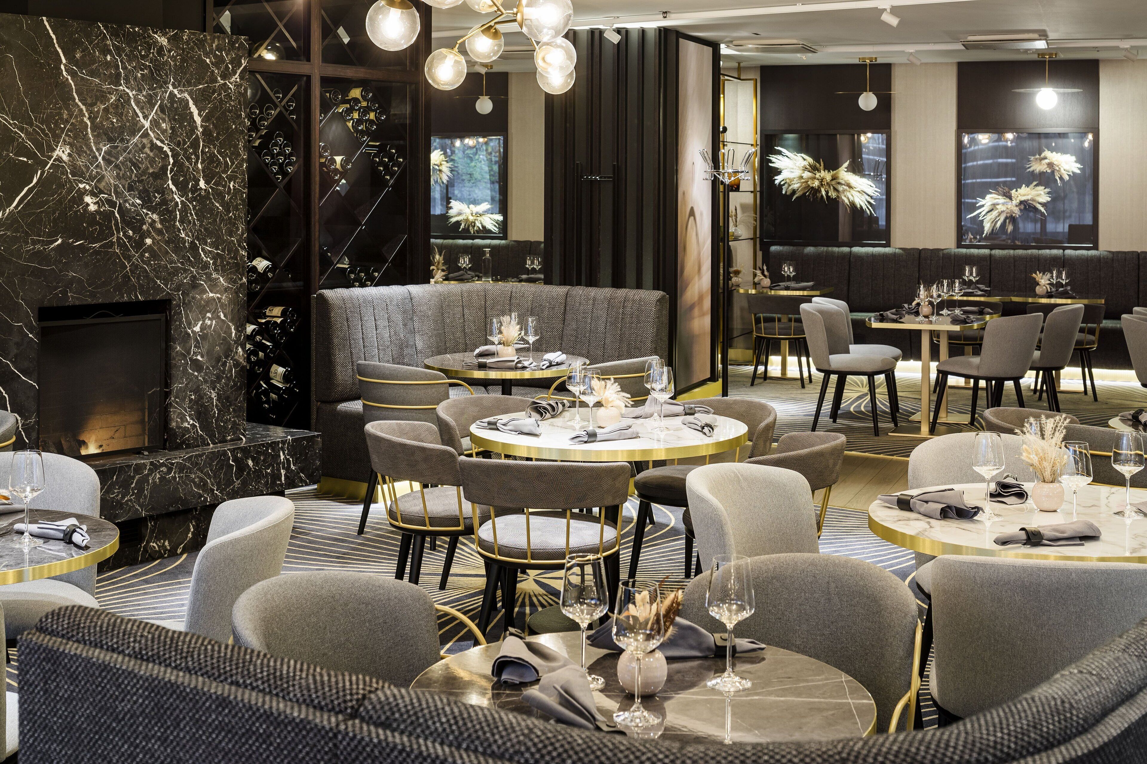 breakfast, lunch, dinner served; international cuisine