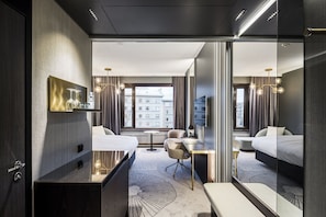 Standard Room, 1 King Bed | Hypo-allergenic bedding, minibar, in-room safe, desk - Crowne Plaza Helsinki by IHG (Helsinki)