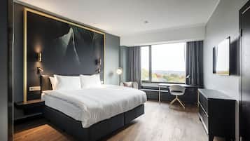 Hypo-allergenic bedding, minibar, in-room safe, desk