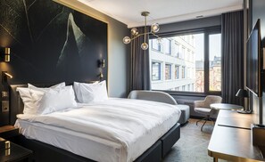Ropa de cama hipoalergénica, minibar, caja fuerte y escritorio
