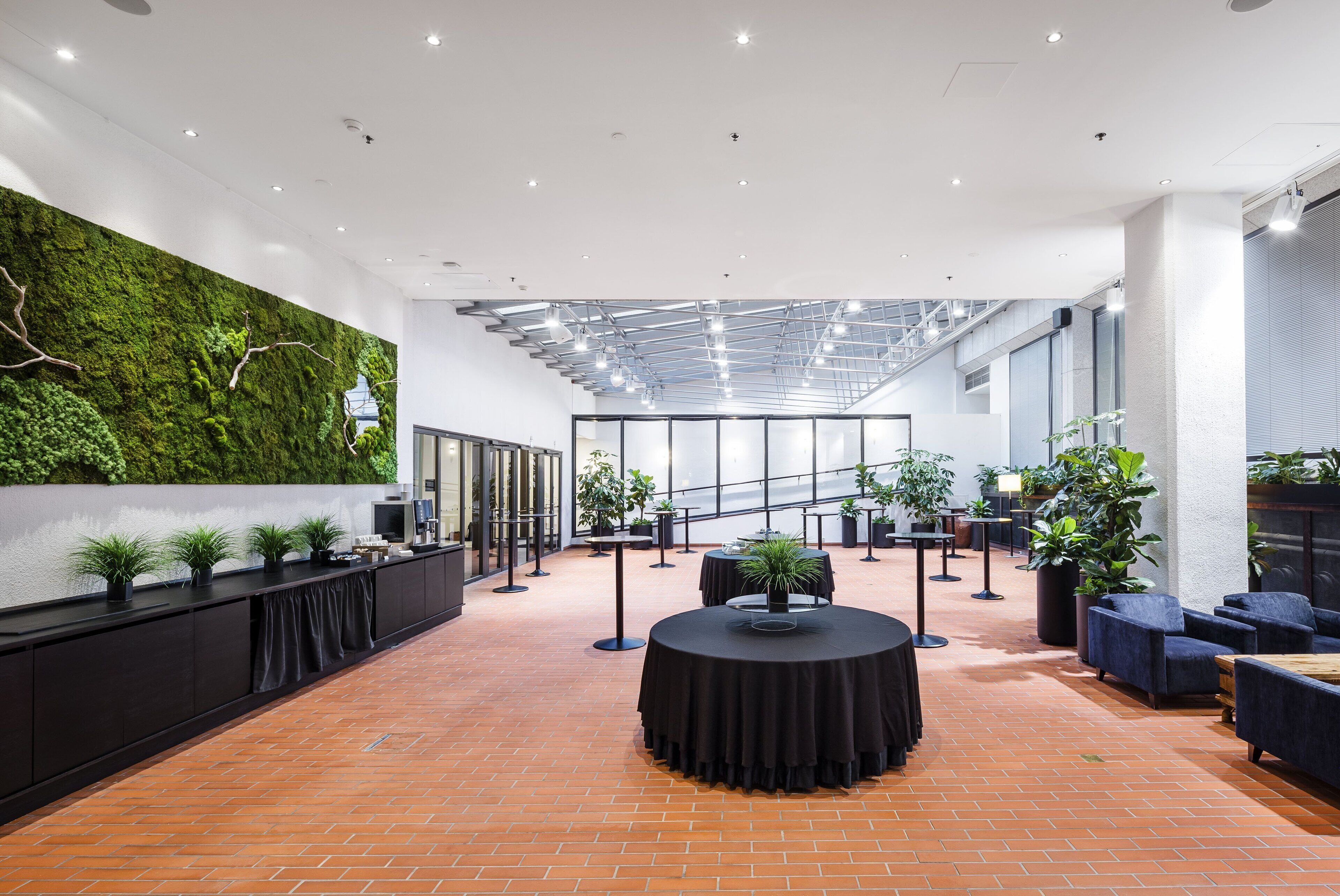 breakfast, lunch, dinner served; international cuisine